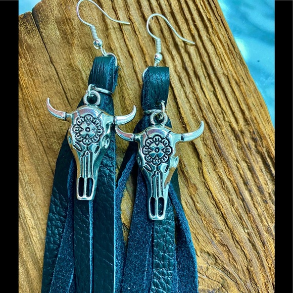 leather fringe earrings, steer head, leather tassel earrings, boho, western. USA - Picture 1 of 3
